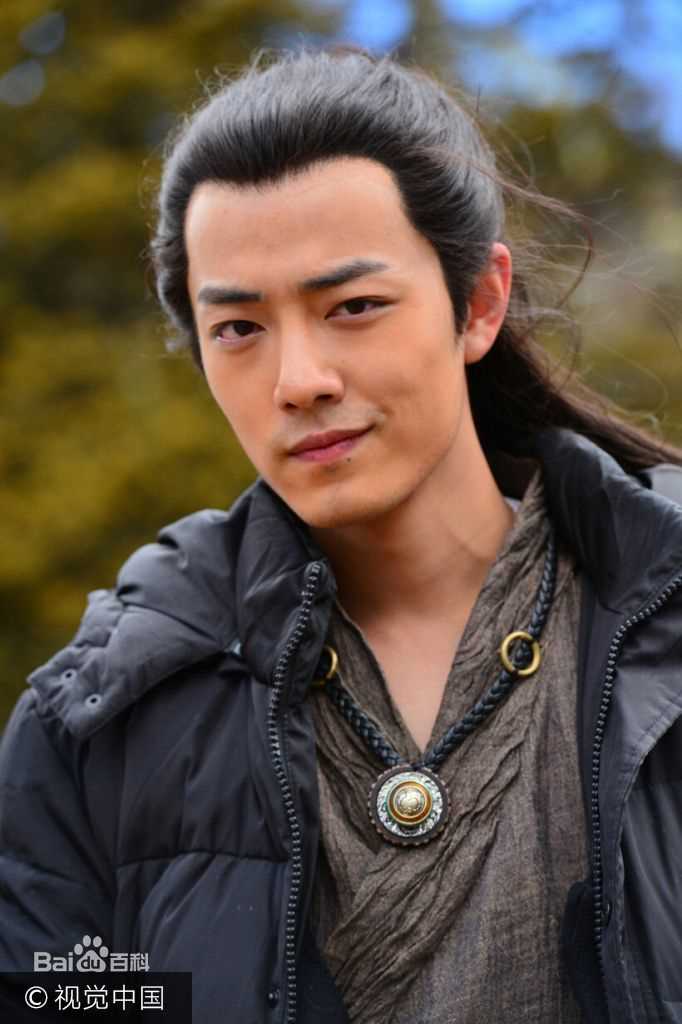 精选肖战在《狼殿下》疾冲中的图册