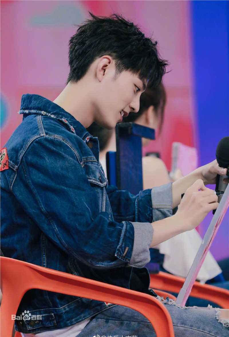 肖战2018综艺节目素颜照相册