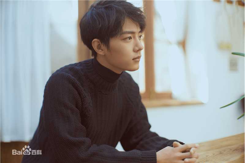 肖战时尚芭莎前后照片