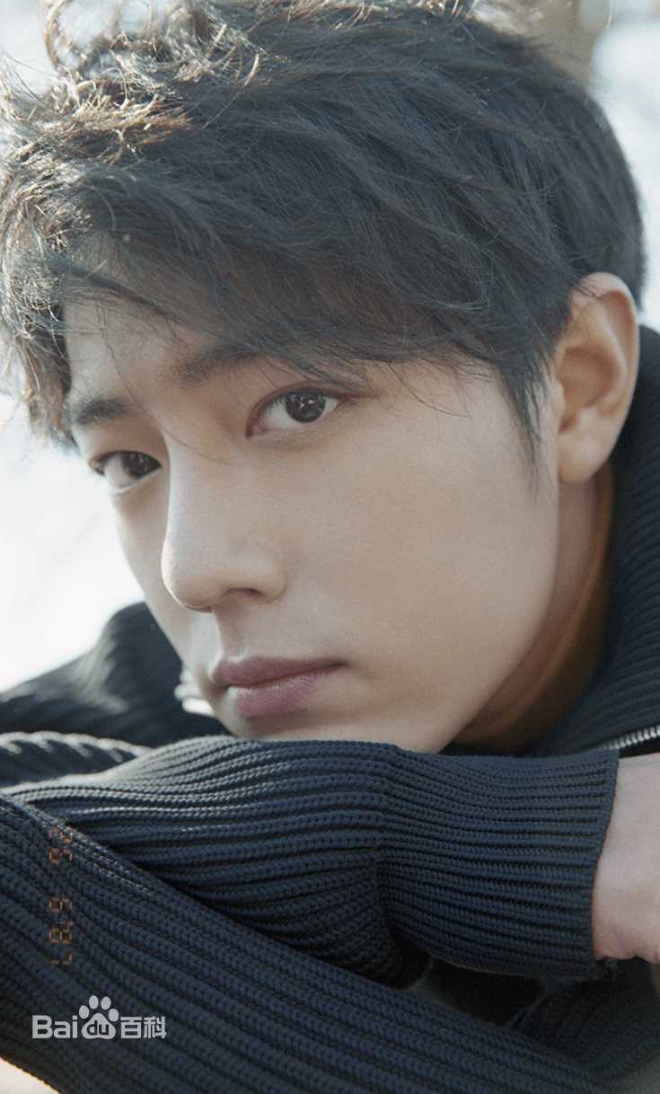 肖战时尚芭莎前后照片