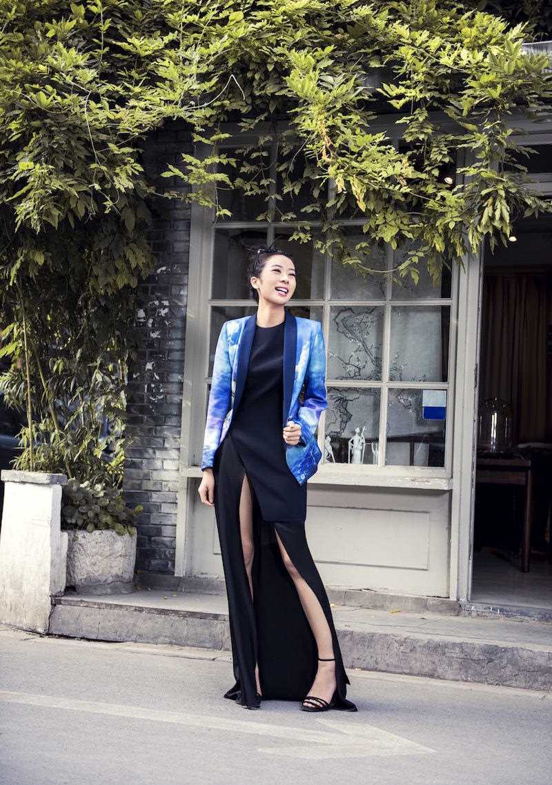 最新童苡萱时尚街拍大片秀迷人大长腿壁纸