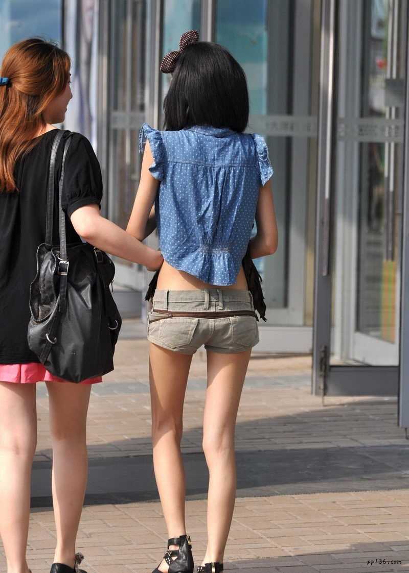 最新街拍夏日时尚美女秀高挑身材图壁纸
