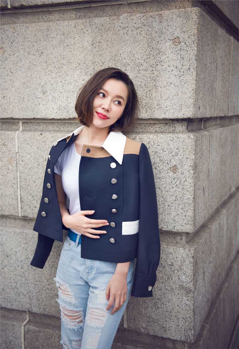 最新短发美女明星王紫伊时尚街拍照壁纸