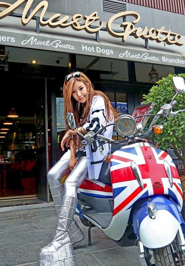 高清摇滚女歌手程诗迦潮流时尚街拍大片图集