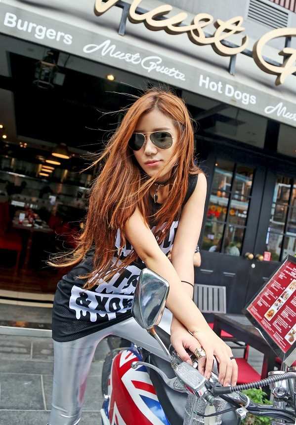 高清摇滚女歌手程诗迦潮流时尚街拍大片图集