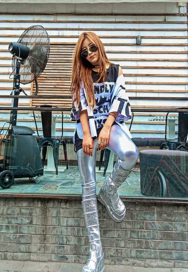 高清摇滚女歌手程诗迦潮流时尚街拍大片图集