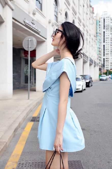 特别专辑长发飘飘美女夏日时尚街拍大片图片