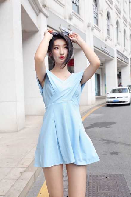 特别专辑长发飘飘美女夏日时尚街拍大片图片