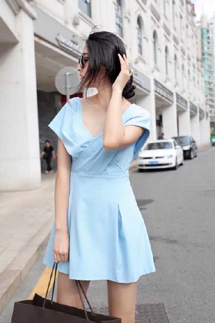 特别专辑长发飘飘美女夏日时尚街拍大片图片