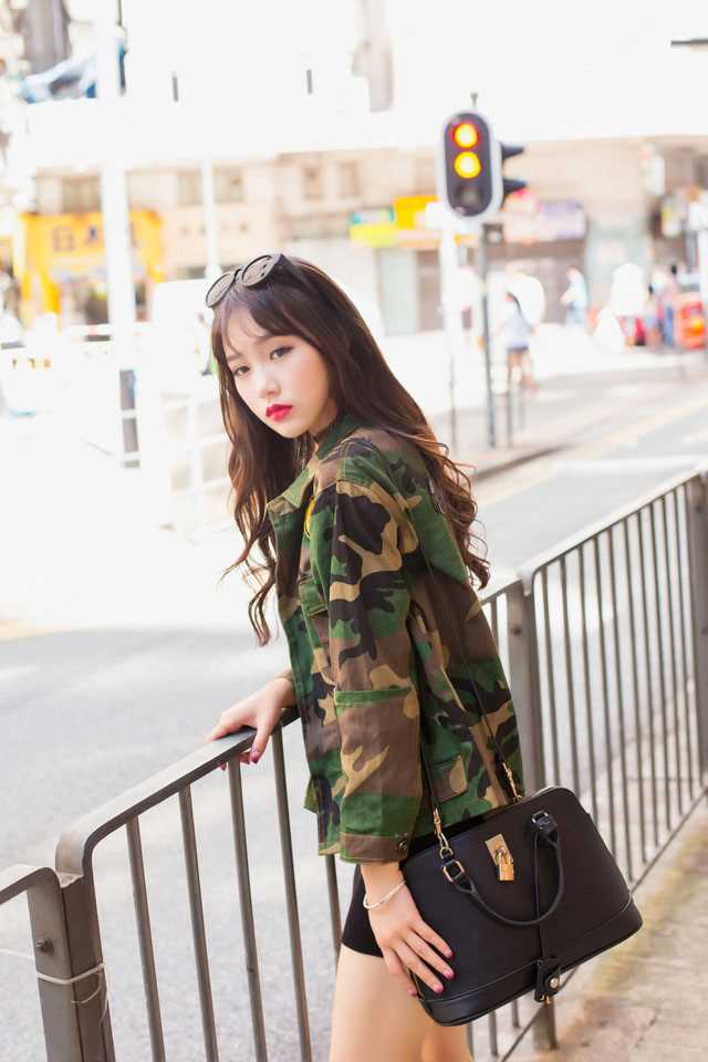 最新迷彩服少女时尚街拍大片壁纸