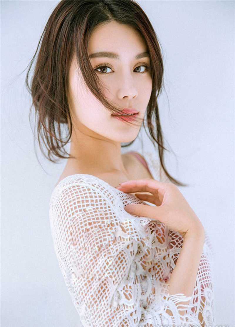 高清时尚女星韩丹彤低胸诱惑摄影图图集