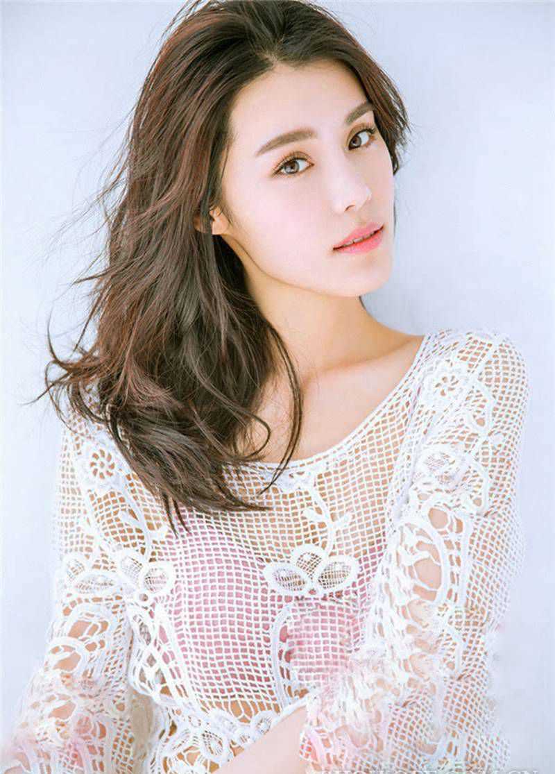 高清时尚女星韩丹彤低胸诱惑摄影图图集