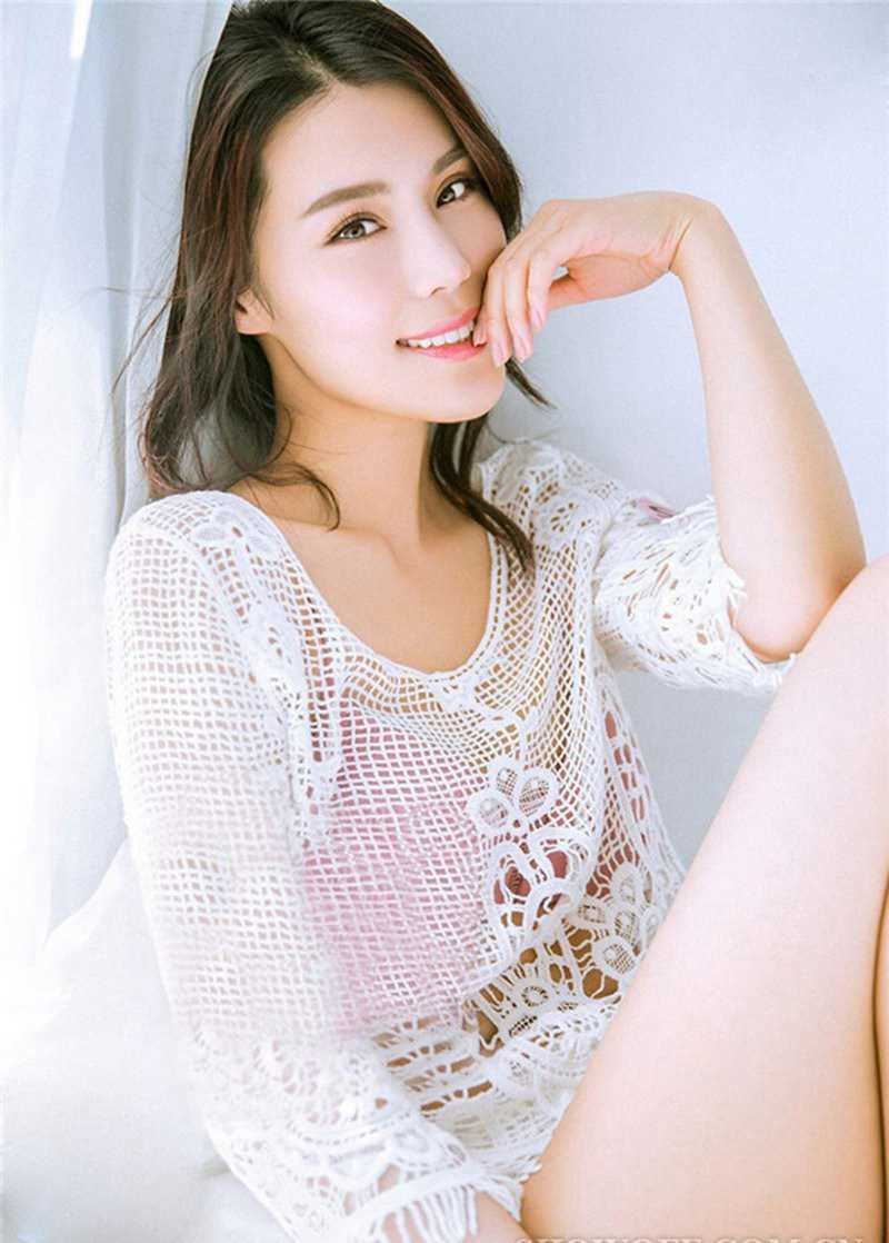 高清时尚女星韩丹彤低胸诱惑摄影图图集