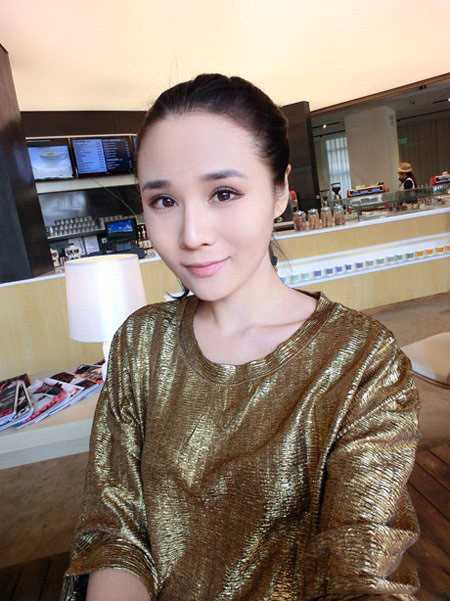 最新时尚女生初春潮装迷人写照壁纸