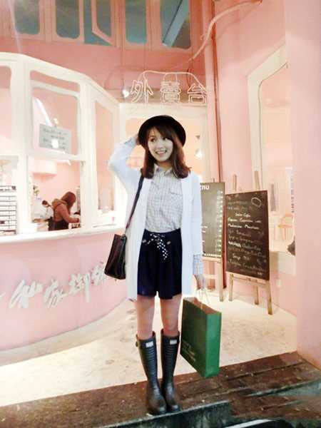 最新时尚女生初春潮装迷人写照壁纸