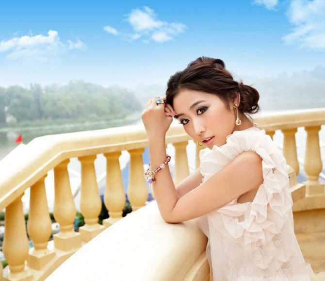 优质时尚御姐迷人街拍大秀骨感身材图片