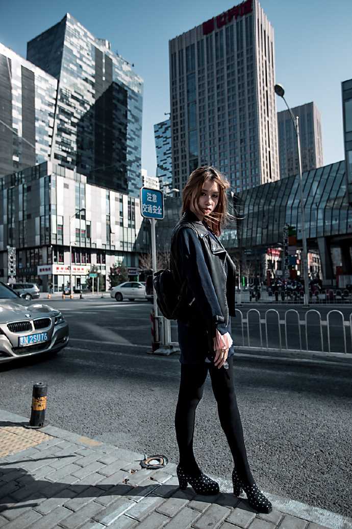 高清长发飘飘重庆美女时尚街拍照图集