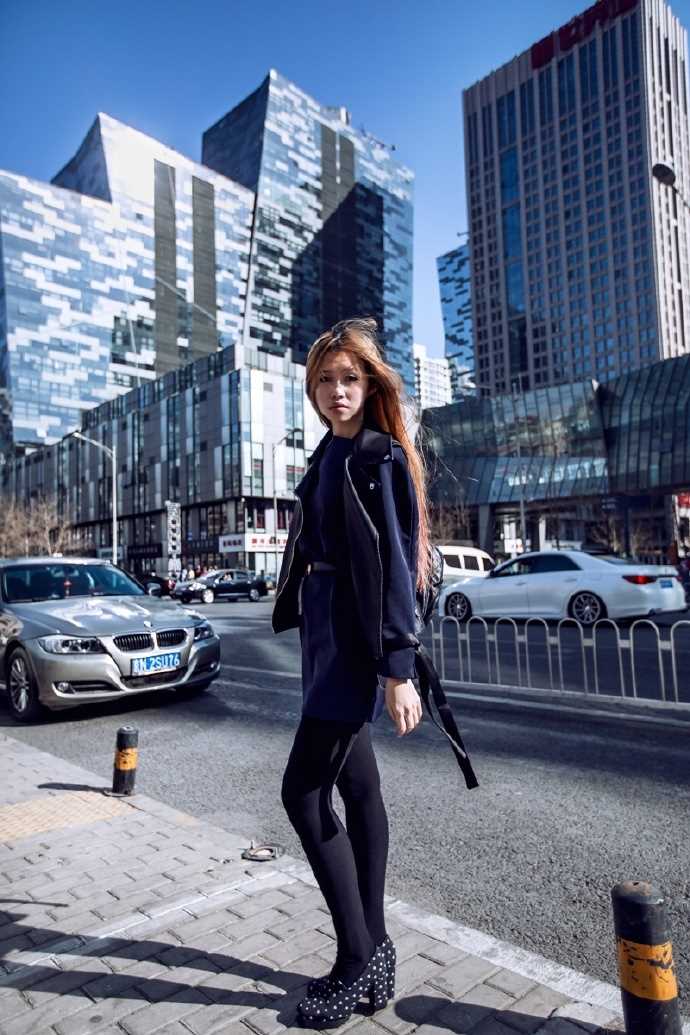 高清长发飘飘重庆美女时尚街拍照图集