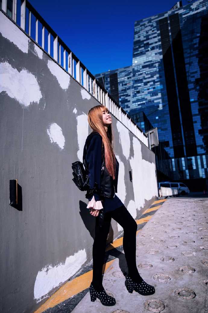 高清长发飘飘重庆美女时尚街拍照图集