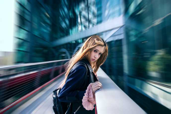 高清长发飘飘重庆美女时尚街拍照图集