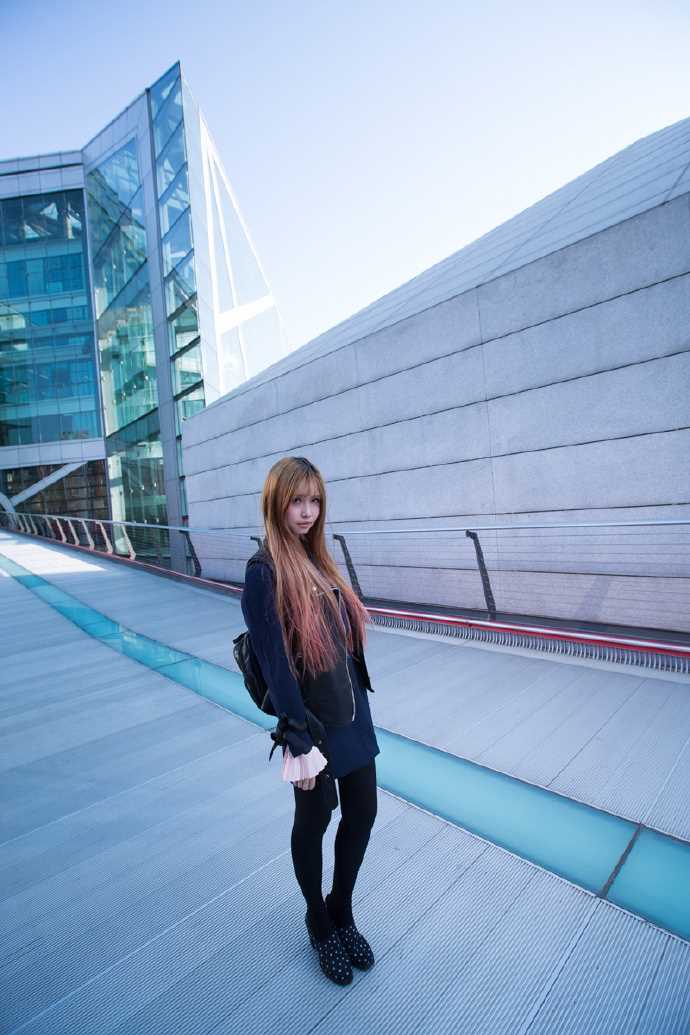 高清长发飘飘重庆美女时尚街拍照图集