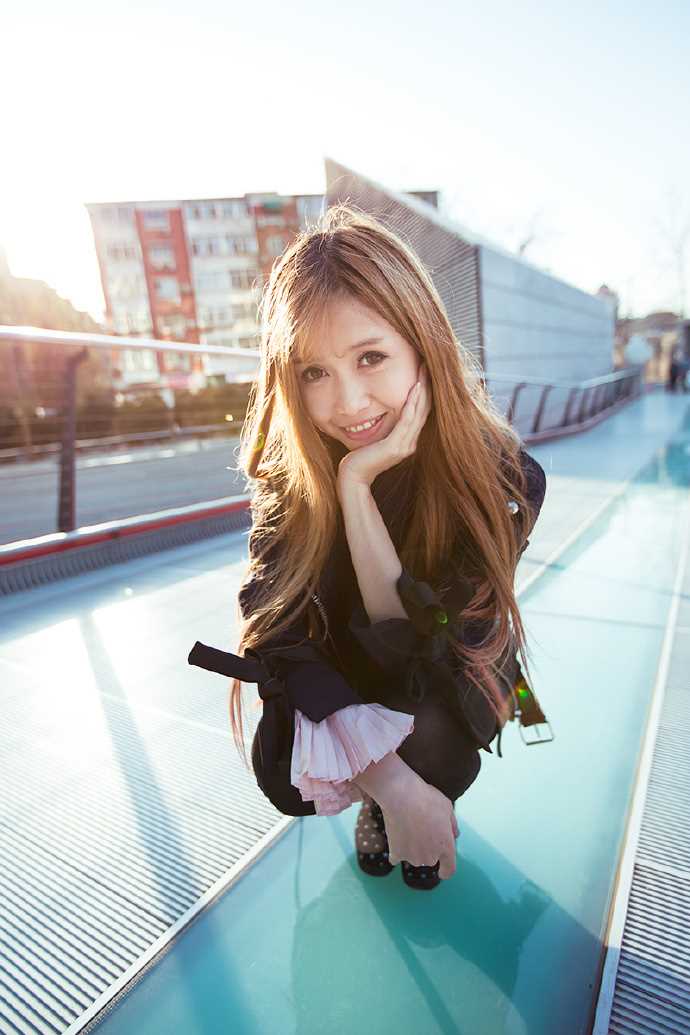 高清长发飘飘重庆美女时尚街拍照图集