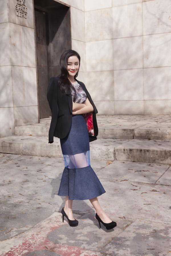 高清袁姗姗百变时尚造型户外高清图集