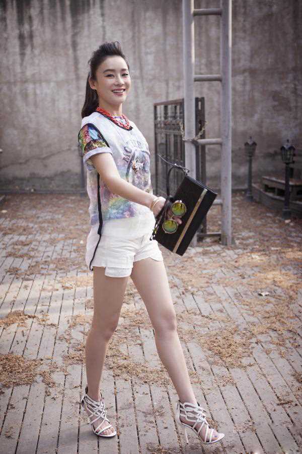 高清袁姗姗百变时尚造型户外高清图集