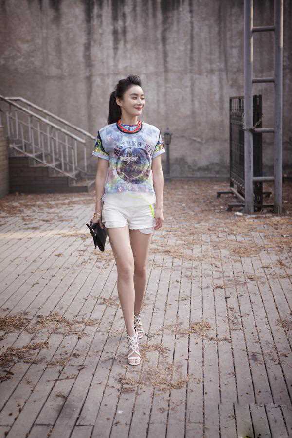 高清袁姗姗百变时尚造型户外高清图集