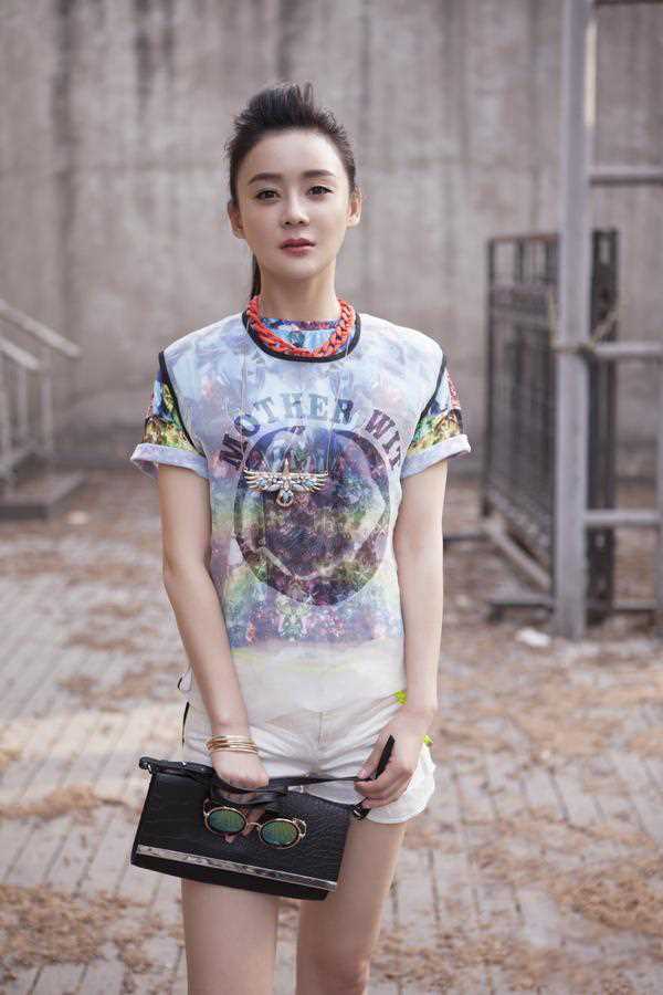 高清袁姗姗百变时尚造型户外高清图集