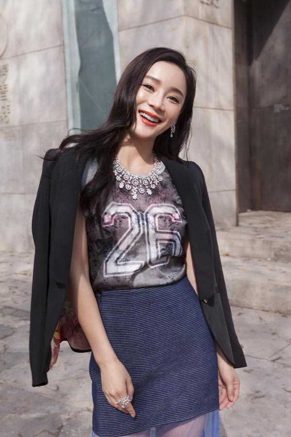 高清袁姗姗百变时尚造型户外高清图集