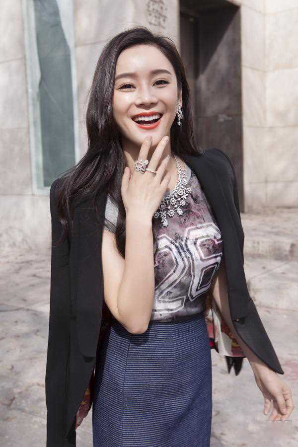 高清袁姗姗百变时尚造型户外高清图集