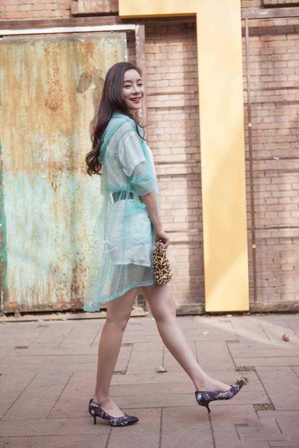 高清袁姗姗百变时尚造型户外高清图集