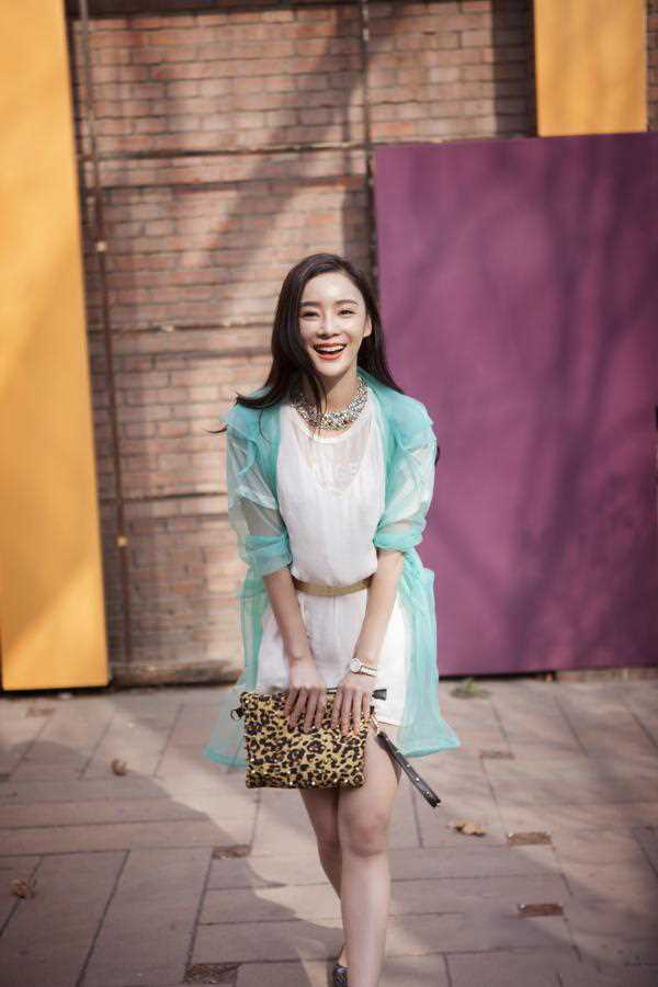 高清袁姗姗百变时尚造型户外高清图集