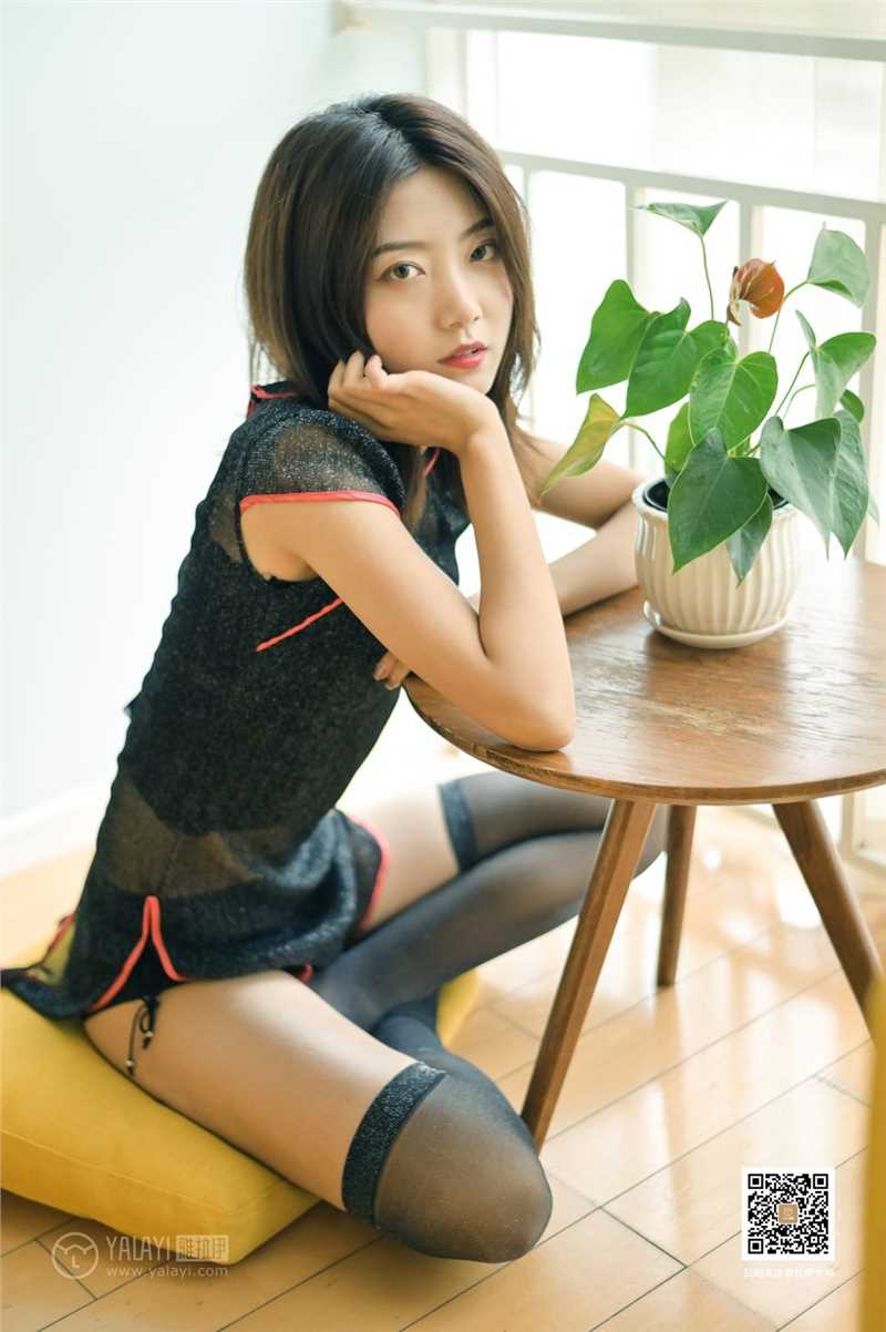 特别专辑妩媚少女齐根透视旗袍春情荡漾神情迷离香艳美女图图片