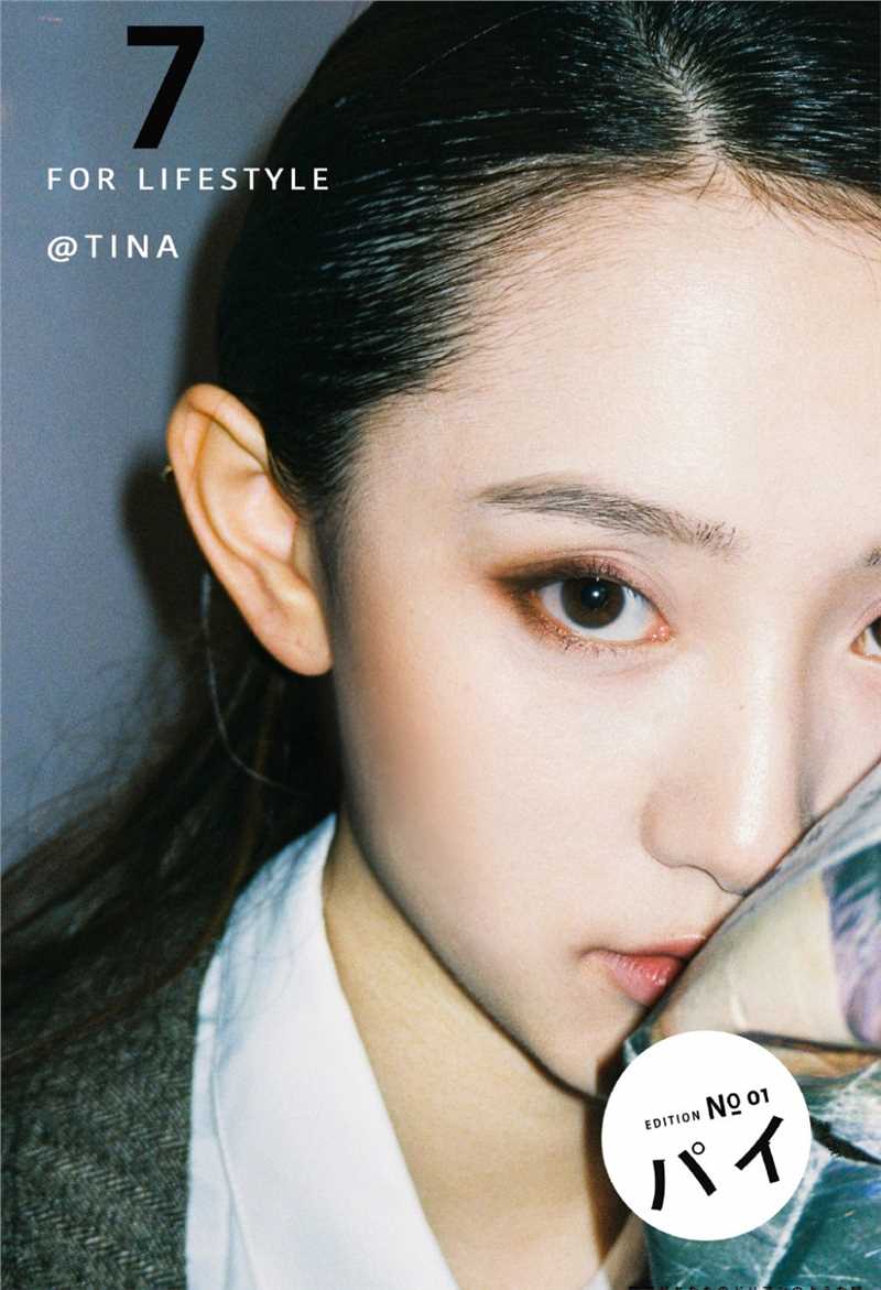 复古时尚美女模特衬衫格裤极品杂志图片