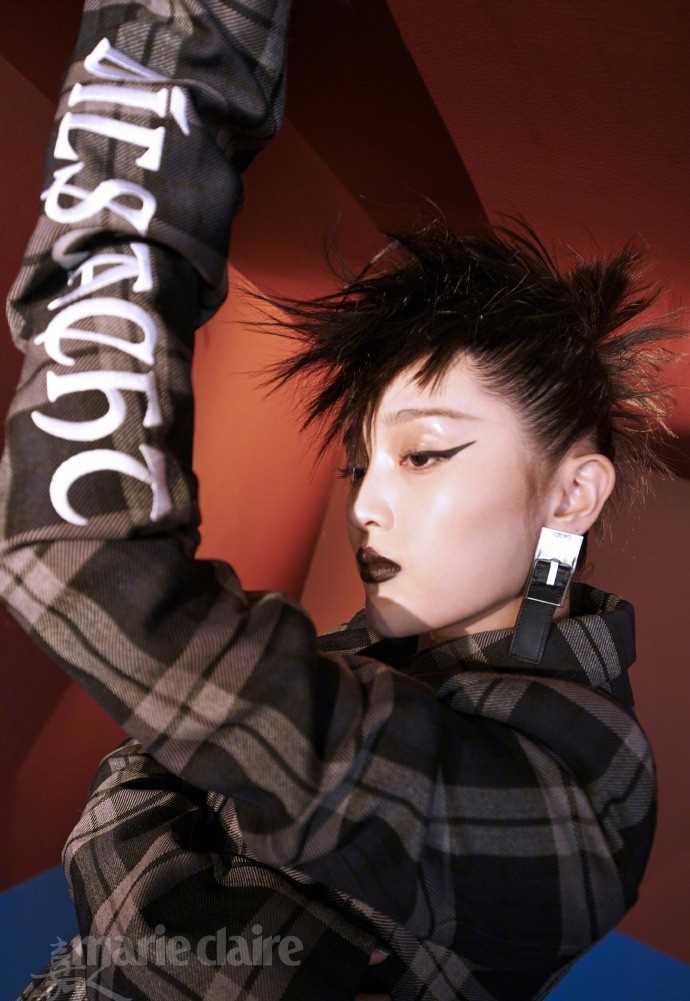 邪魅美女吴宣仪时尚帅气暗黑风格展现个人魅力