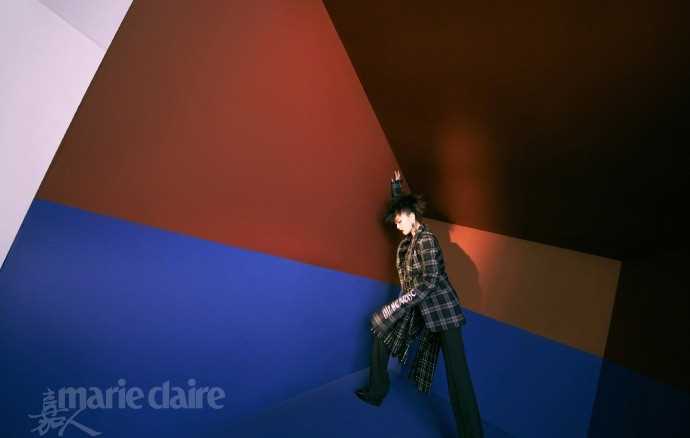 邪魅美女吴宣仪时尚帅气暗黑风格展现个人魅力