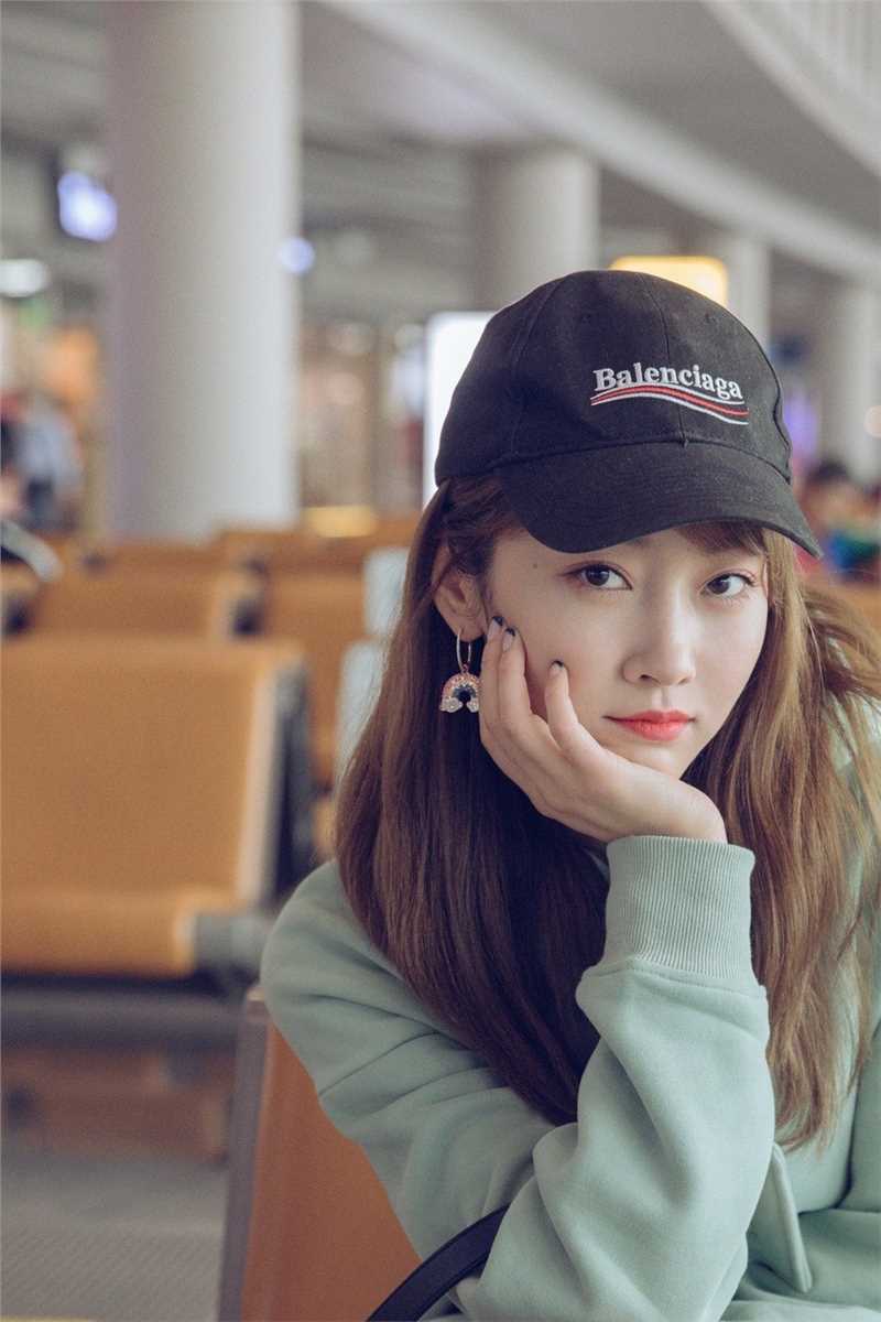 最新卫衣美女宣璐养眼大长腿明星时尚街拍清纯养眼图片壁纸