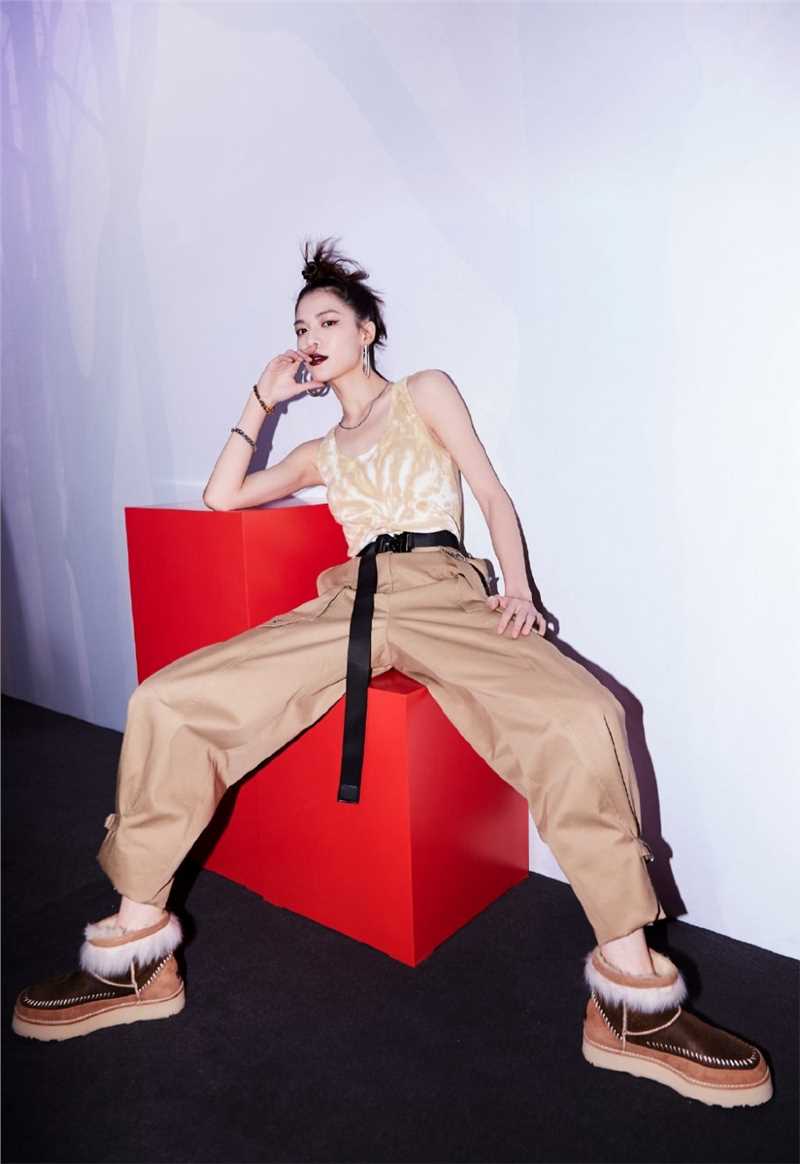 高清邪魅美女钟楚曦帅气叛逆不羁风格时尚图片图集