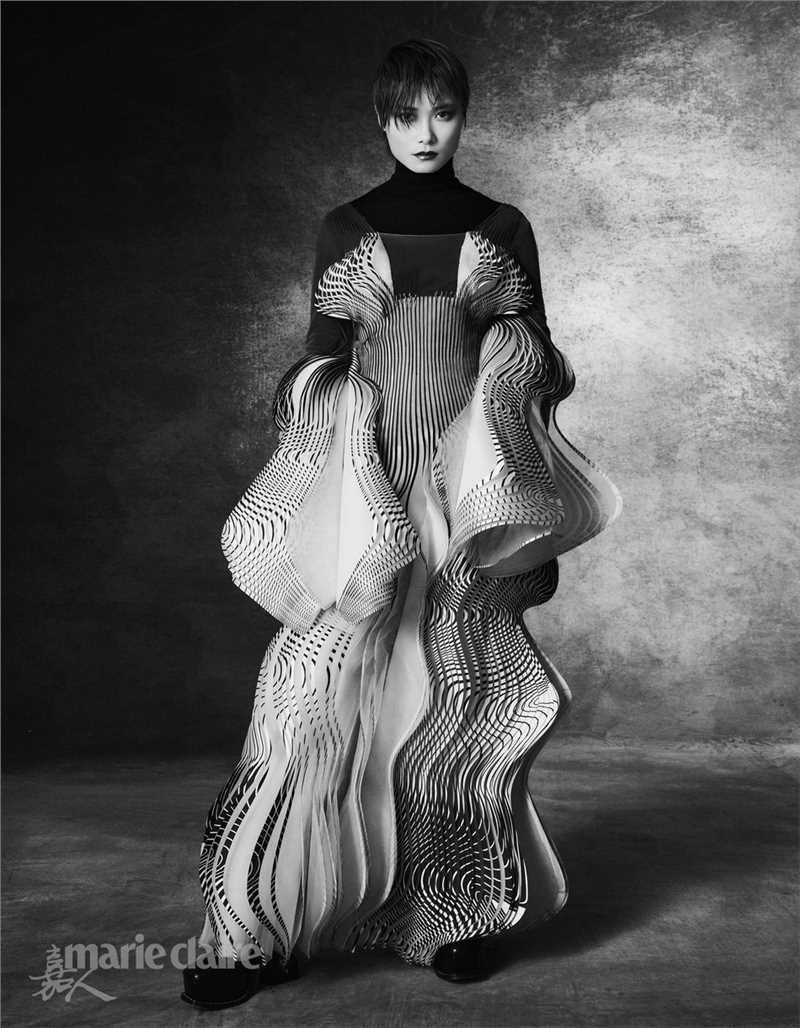 优质冷酷黑童话美女李宇春惊艳魅惑时尚风格杂志图片图片