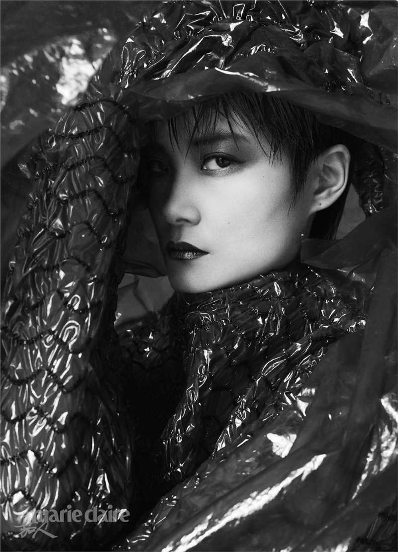 优质冷酷黑童话美女李宇春惊艳魅惑时尚风格杂志图片图片