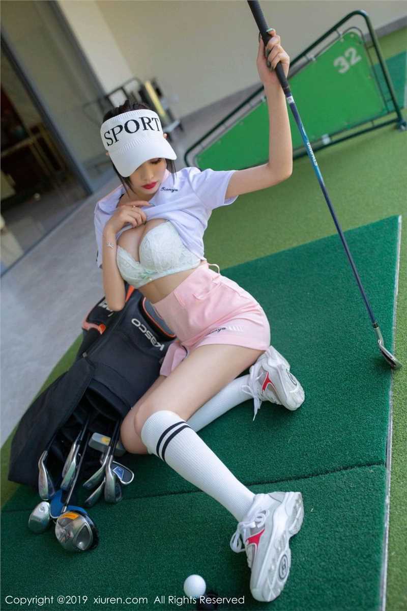 高清天生尤物杨晨晨户外化身足球宝贝魔鬼好身材一览无余私房照图集