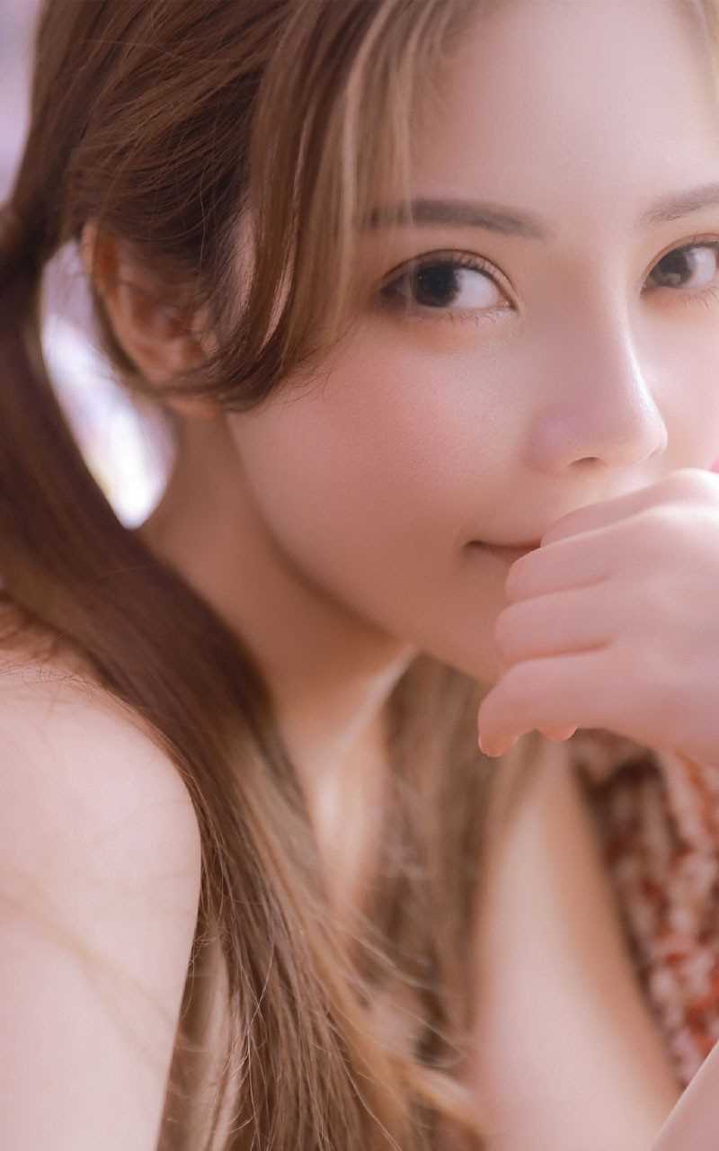 精选事业线傲人的欲望妹妹真空吊带性感香肩锁骨诱人艺术照图册
