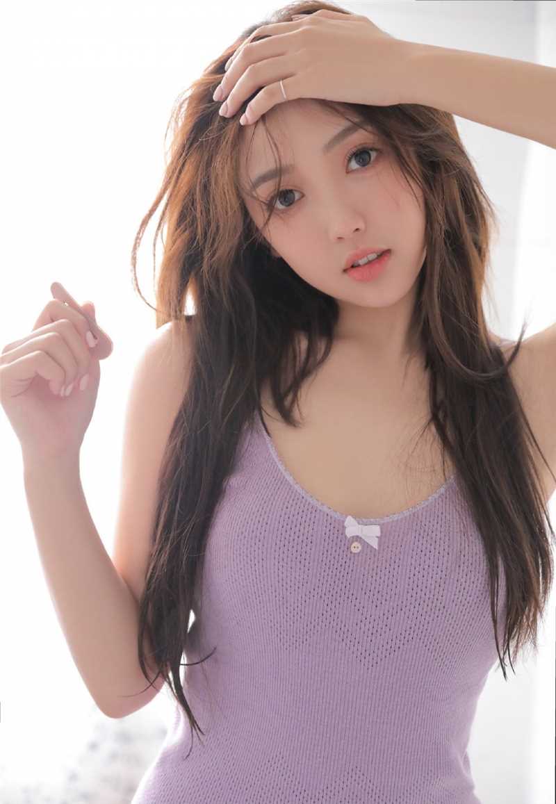 高清丰满妹妹身材高挑苗条低胸吊带气质慵懒性感美女集图集