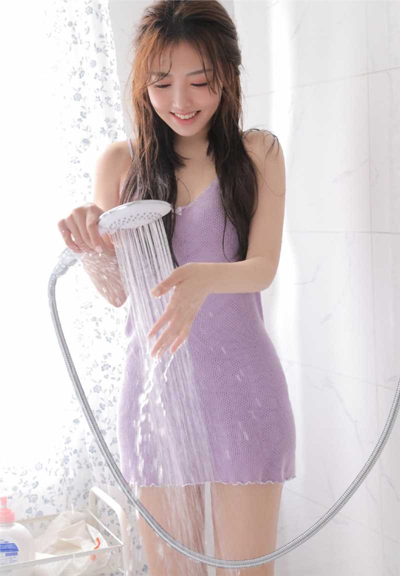 高清丰满妹妹身材高挑苗条低胸吊带气质慵懒性感美女集图集
