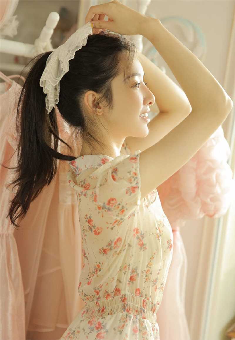 特别专辑俏皮可爱的长腿美女肤若凝脂明眸皓齿的性感私房照图片