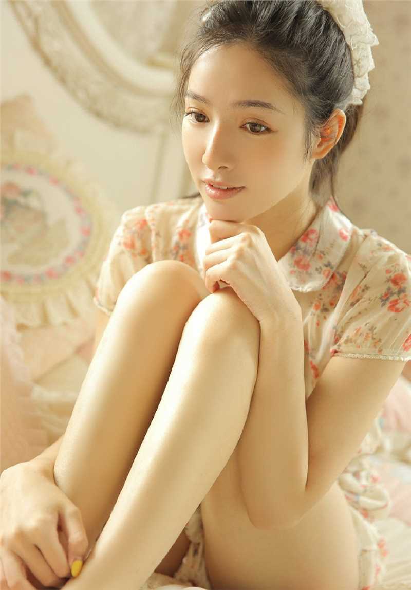 特别专辑俏皮可爱的长腿美女肤若凝脂明眸皓齿的性感私房照图片