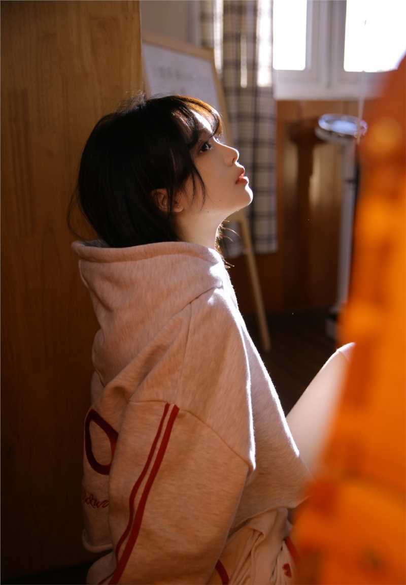 清丽动人的元气美少女靓丽运动装性感撩人美女