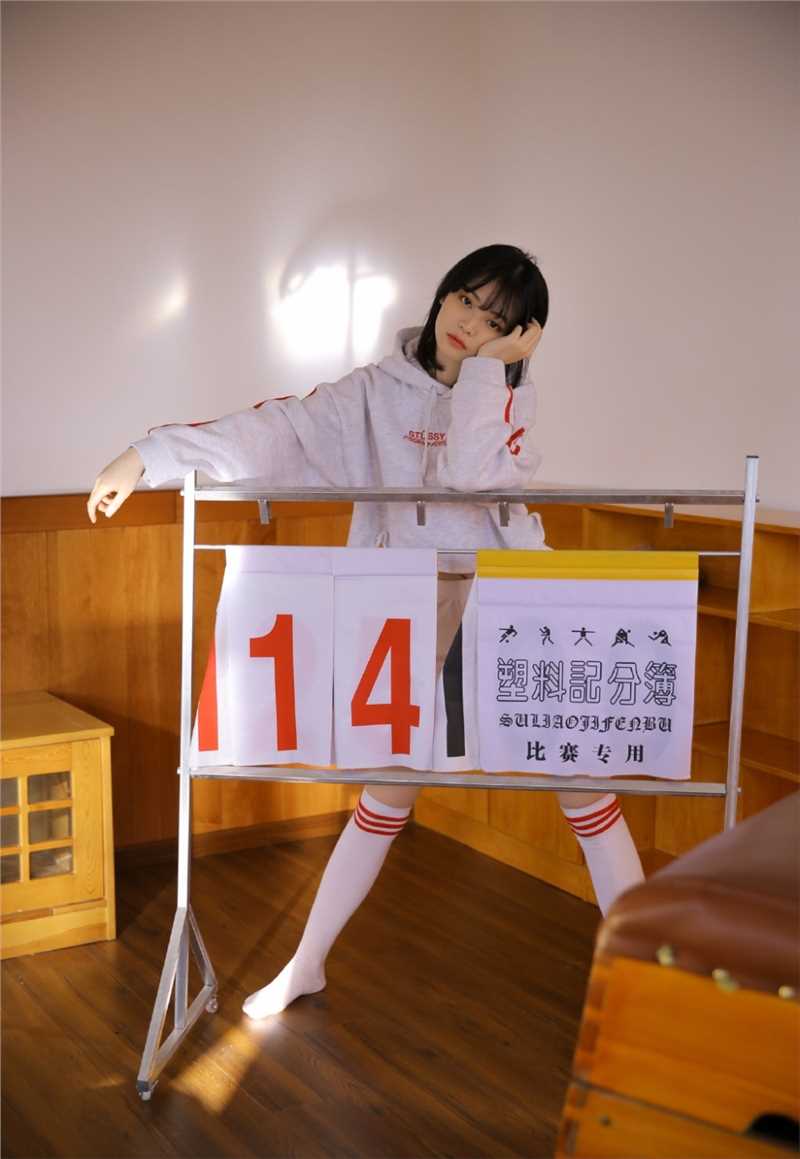 清丽动人的元气美少女靓丽运动装性感撩人美女